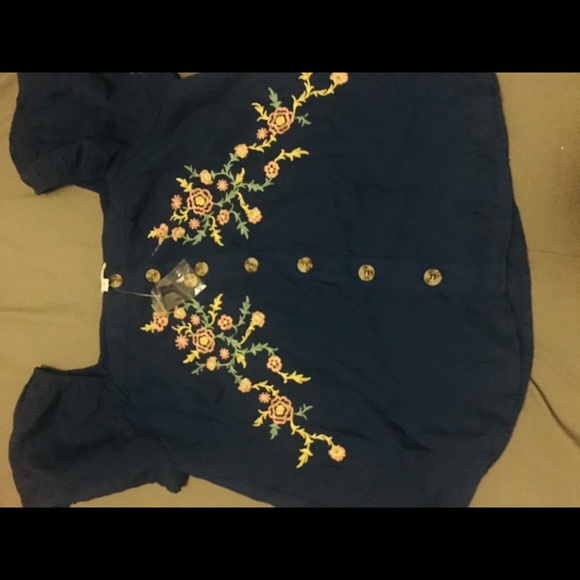 Shirt / - Picture 2 of 8